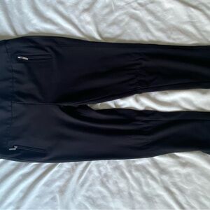 Jules & Leopold Women's Black Capris with Zippered Pockets